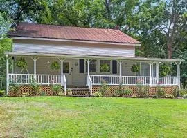 Pet Friendly! Farmhouse near the Harpeth River