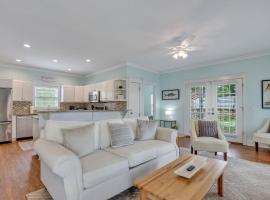 Thunderbolt Bungalow by Lucky Savannah，位于萨凡纳的酒店