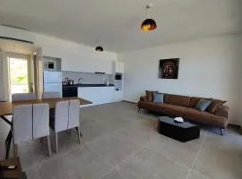 Wake Up by the Sea Oceanfront Garden Retreat with Pool