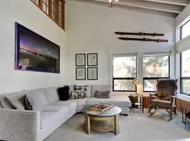 Summer Fun - SLOPESIDE 4BR 3BA with 3 Spas, Pool and Sauna - Perfect for Family and Friend Getaways All Year Round 1849 Condos 693 condo