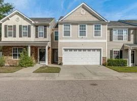 Centrally Located Raleigh Townhome with Pool Access