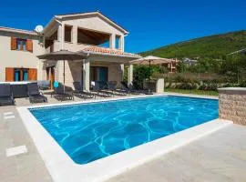 Gorgeous Home In Labin