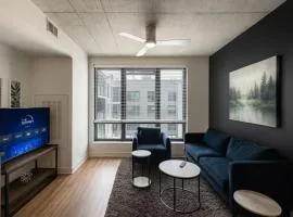 Five Points South Spacious 2BR with 2 Queens