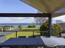 Still Water Retreat - beautiful lake front location and living