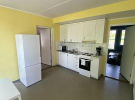 Practical Apartment for 2, hotel i Smedsbacka