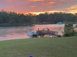 Cozy Cottage Leisure on Lake Wylie