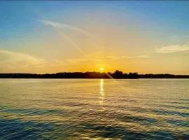 Chateau Merlot Lakefront Retreat USNWC Boat Rental