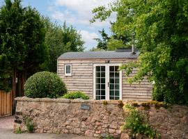 Willow's Nordic Shepherds Hut, hotel in Ballater