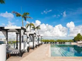 Luxury Oceanview Condo, Pool, Private Beach Access