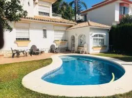 Apartamento con Piscina, Patio y Jardín