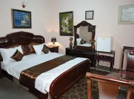 Roshan Plaza Hotel