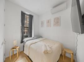Double Room at a shared Apartment near Times Square, habitación en casa particular en Nueva York