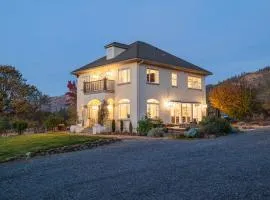 Starry Oak Vineyard Retreat W Hot Tub