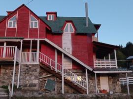 Holiday home in a beautiful ski resort Bakuriani, villa in Itʼkhvisi