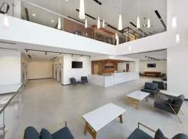 فنادق الوحدة محبس الجن