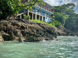 Freshwater Bay House Beach、プロビデンシアのヴィラ