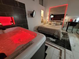 Secret Love Jacuzzi ou Midnight Spa, hotel in Blois