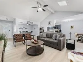 Spacious Humble Retreat - Near IAH & Lake Houston - Sleeps 9
