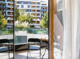 Central Garden Apartment - Parking & Security