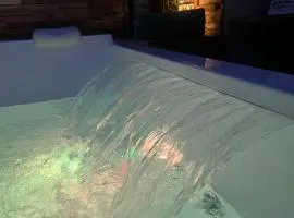 Nuit Magique en Love Room avec Jacuzzi Privé