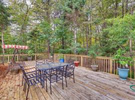 7 Mi to Big Boulder Mtn! Home with Pet-Friendly Yard, hotel v destinaci Towamensing Trails