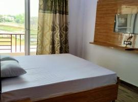 Hotel Ravya Inn, hotel in zona Aeroporto Internazionale di Lal Bahadur Shastri - VNS, Varanasi