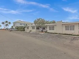 Dania Beach Getaway 2 Studios for 6 Guests