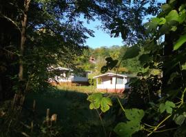 Căsuțele bucuriei, Hotel in Pucioasa