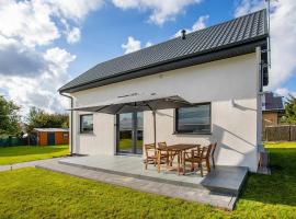 3 Bedroom Lovely Home In Lubkowo, hotel de 4 estrellas en Żarnowiec