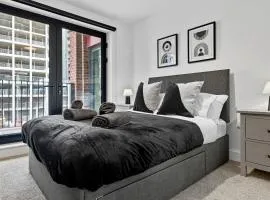 Central Liverpool Luxury 2BR w Balcony & 2 Baths