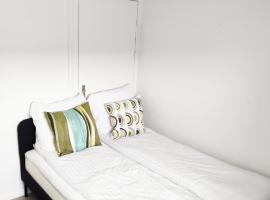 Budget room 5 in a central location with free parking、イェリングのホテル