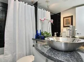Prestige Vancouver Stay Modern 2BR in Coal Harbour