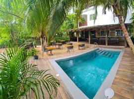 Negril Huts - West End Cliffside Cottages with Sea Access, villa in Negril