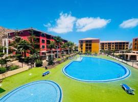 PALM-MAR Paradise with pools and AC, hotel in Palm-mar