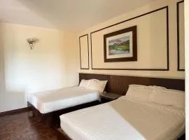 D Savoy A Famosa by Leeya