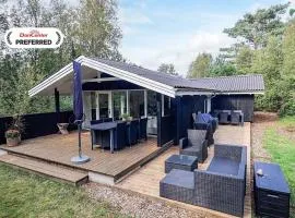 6 person holiday home in Ålbæk