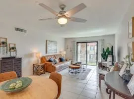 Less Than 2 Mi to London Bridge Chic Condo with Pool Access