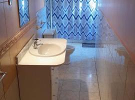 Arriendo de habitación amobladas centro de la ciudad de la serena chile, hotel in La Serena