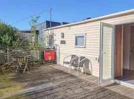Beautiful Home In Göteborgs With Wifi