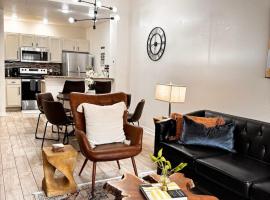 Modern 3BR Retreat with Comfort & Style Near Disney, коттедж в Киссимми