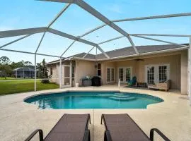Tranquil & Spacious Family Retreat Swimming Pool