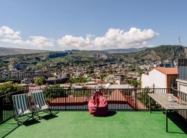 Tato, Hotel in Tiflis