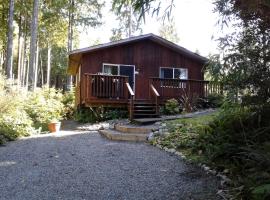 Little Bear Cabin at Raven's Moon, hotel in Ucluelet
