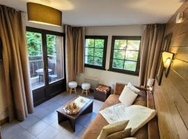 Appartement aux Gets pour 4 avec balcon et accès piscine - FR-1-598-192, hotel in Les Gets
