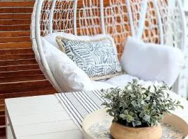 Charming Coastal Cottage Retreat