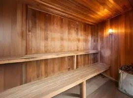 Sixteen at Cape View Escapes