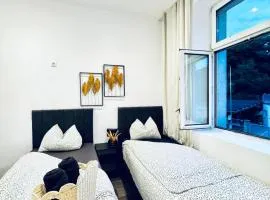 Elegant & Modern 1-Bedroom Studio Apartment