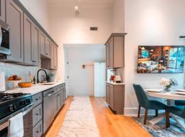 Winter-Friendly 2BR, Academic Visits, Free Parking, Walk to Brown and RISD, hotel in Providence