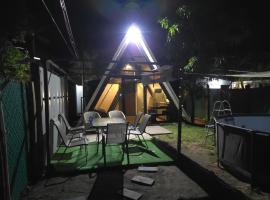 Cozy A-Frame Beach Cabin Sihu-A Casa, hotel en Las Piedras