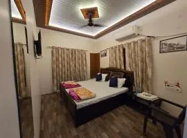 SHIVOHM INN HOMESTAY 400 mtrs from Kashi Vishwanath Temple